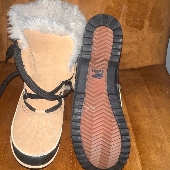 Sorel Snow Boots - Picture 1 of 1